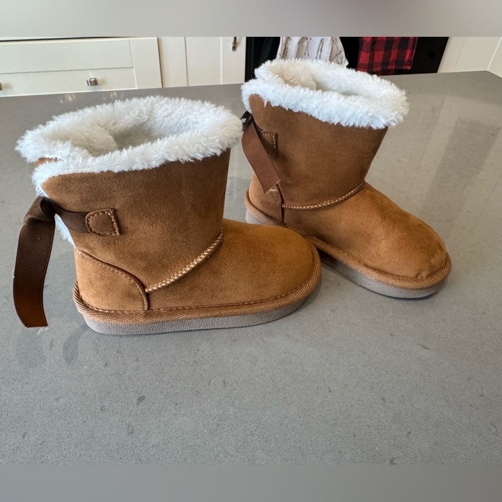 Cozy Brown Ugg-Style kids boots